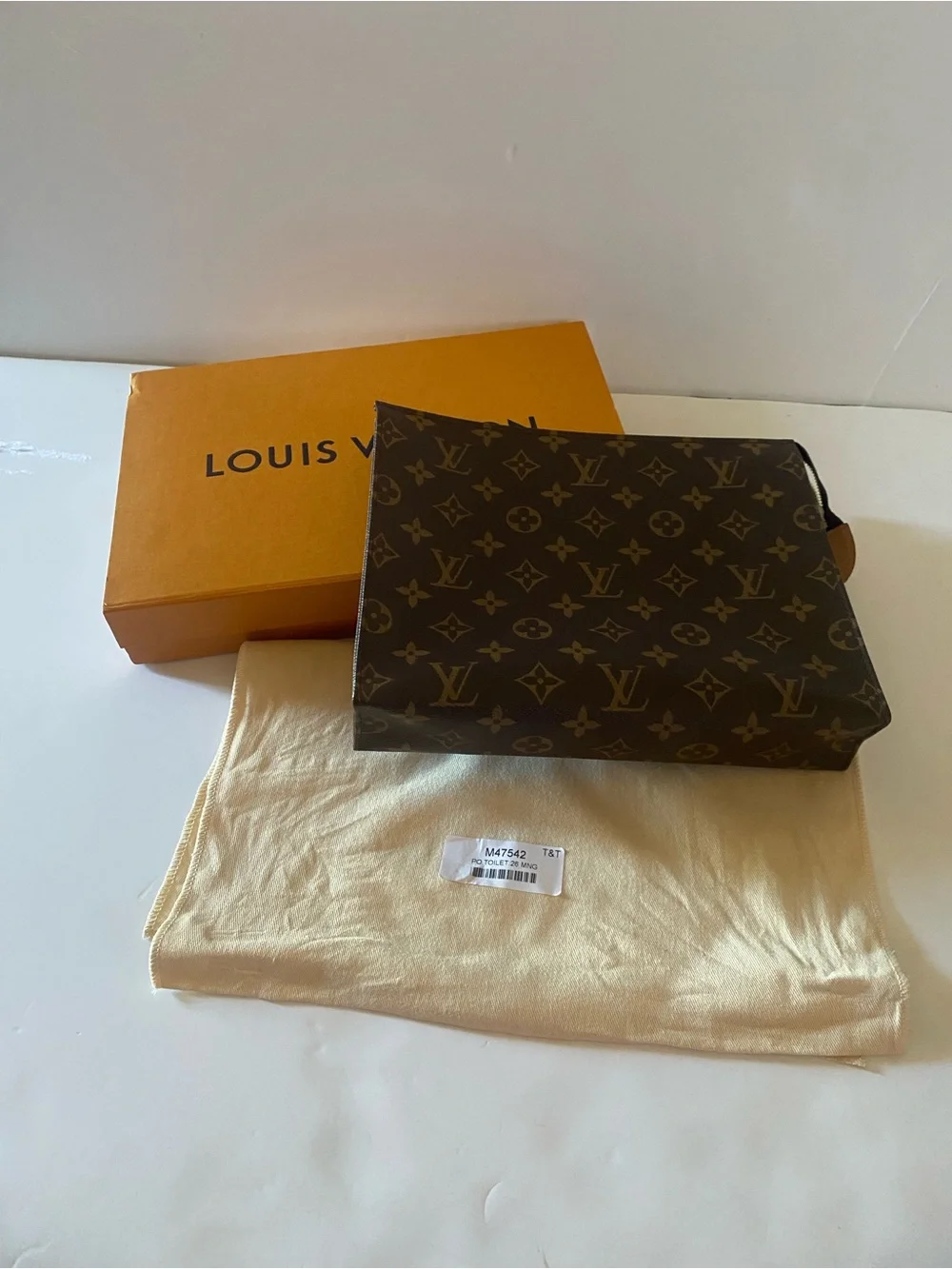 Louis Vuitton toiletry 26